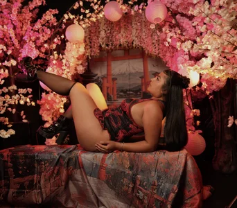 dahiana_rouss I come from the East for and for you🈺 Immagine  2
