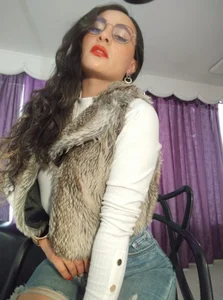 🙈 de Coral_Gibson  2 Imagens