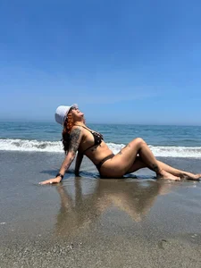 isabella-rosse Public Pic 4