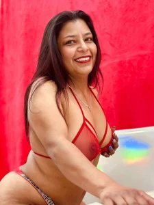 Carolina_Suarez_ happy san valentine 👄❤ Pic 3