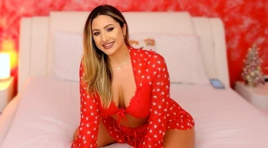 Sexy in red od LorenaFire  3 snímek