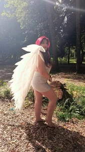 TatianaRoush Not all angels live in heaven... some appear to fulfill your fantasies.😇  снимка
