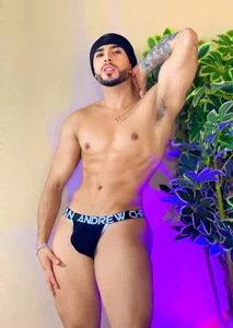 Entre lo sutil y lo prohibido 🔥 de teo_swt  3 Imagens