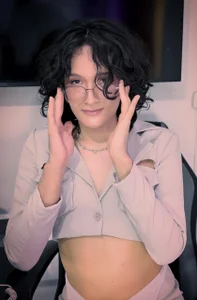 Black_Rose2 kullanıcısının Your favorite secretary albümü -  5 fotoğraf