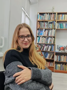 TristaDifillippo Pranks in the library) - {count, plural, one {תמונה אחת} two {שתי תמונות} many {# תמונות} other {# תמונות}}