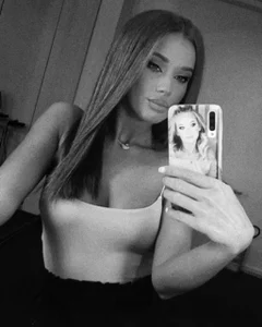 EvieVooss Worth Every Peek 💎 Pic 3
