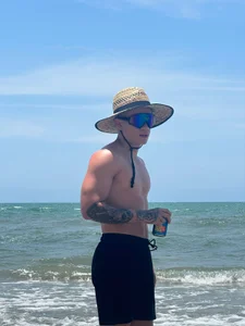 DerekOlsen Public Foto 3