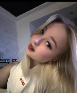 minigirl It's just me 😸 Foto 2