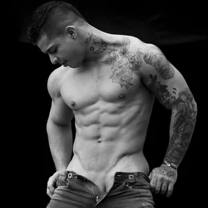 Marck_Mathews: Public ( 2 фото)