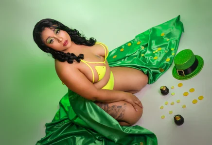 ViickyLee Saint Patrick 🍀🍀 Pic 2