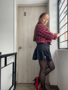 Giovanela_rose What was the first thing you looked at? Be honest. 😏 Pic 3