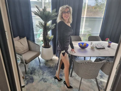 HornyMilf_555 kullanıcısının My new dress albümü -  5 fotoğraf