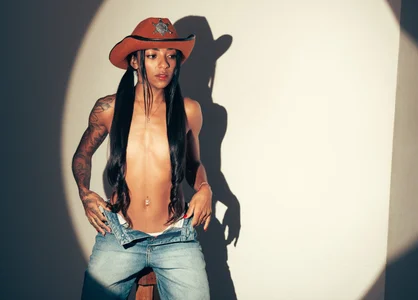 alice_guzman1 cowgirl Pic 5