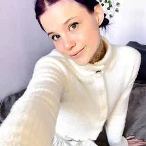 Lili_pup Purple vibe Pic 2