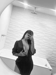 AriRobert_ A hot latina Pic 2