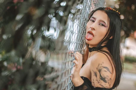 Sofia_Olsen Bad girl Pic 3