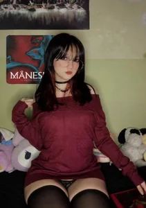 Just me 🖤🥀 de Maki_Zein_  5 Imagens