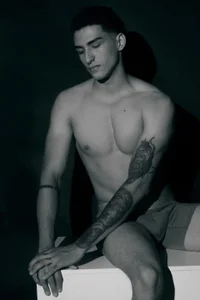 Goldendesirexx__ Black and white Pic 7