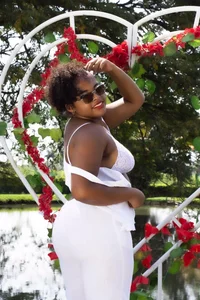 conielaurenth love more 😏💋 Pic 2