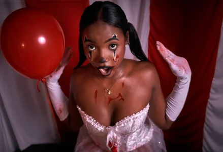TIFFANY_EVANS_ Do you want to float with me? зображення 5