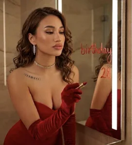 Celebrate my birthday this May 10 😈🎁💐💝 de juliana-mancini  Imagens