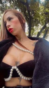 zinnia_mosley In the street Foto 5