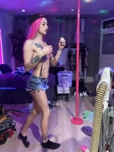 watermellonpussy pole fun Pic 3