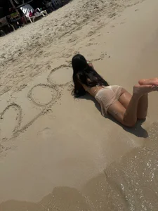 Can we reach 1,000 hearts?♥️♥️♥️ de katiepeach_  9 Imagens