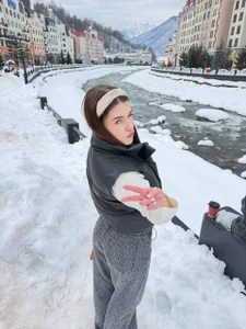 adria_cavalli 📍📍📍 টি ছবি