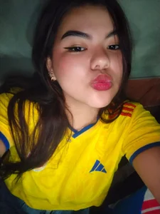 klhoe_boobsのCOLOMBIA 💛💙❤️の 2枚の写真