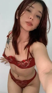 darla-vanegas Red temptation🔥 Billede 2