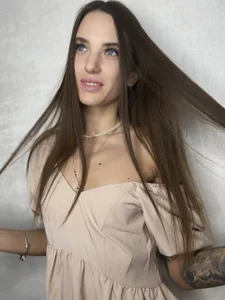 Aly_Alyc Public Pic 4