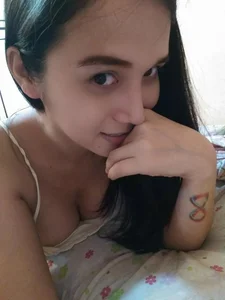 ME MYSELF AND I de Ezradeliciosa  2 Imagens