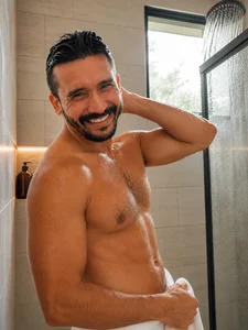 Reiko_85_ Shower Foto 2