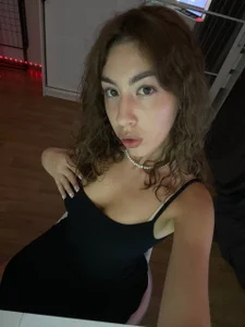 KeilaJeschon Sweetie under protection ☺️💚😝 Pic