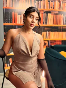 CharlotteCox_ elegant but naughty Immagine  6