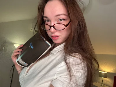 CassieMauzy lesson about female breasts Pic 2