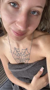 YoungHannahDE Public 사진 3