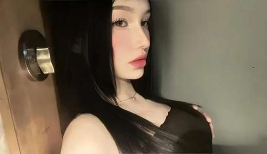 I am new here, give me a lot of love de DecokingOneirism  2 Imagens