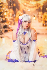Elice_cooper_ Emilia cosplay!! 🌸✨ Foto 3