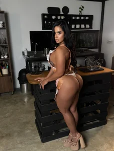 Charlottee_Harriz_ Public slika 2