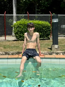 Jake_evansa trip to the pool Bild 3