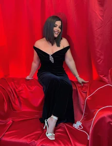 Beauty with a touch of evil 😈😏 de Abril_Beltran_  3 Imagens