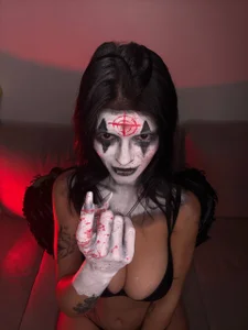 HotMollyX Spooky and horny? 💦😈 Pic 7