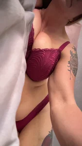 Hot-Toyah Public 1 Pic