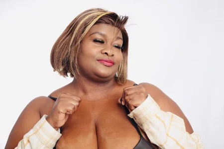 bustytitsxxx Chubby babe 🥰😘 Pic 3