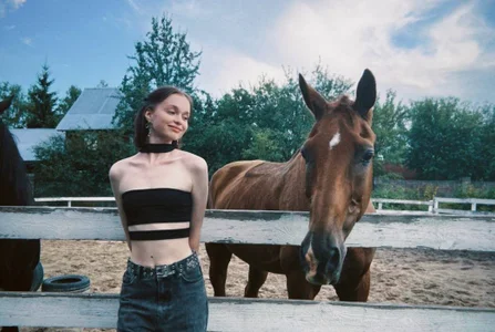 LillianPerry Public টি ছবি