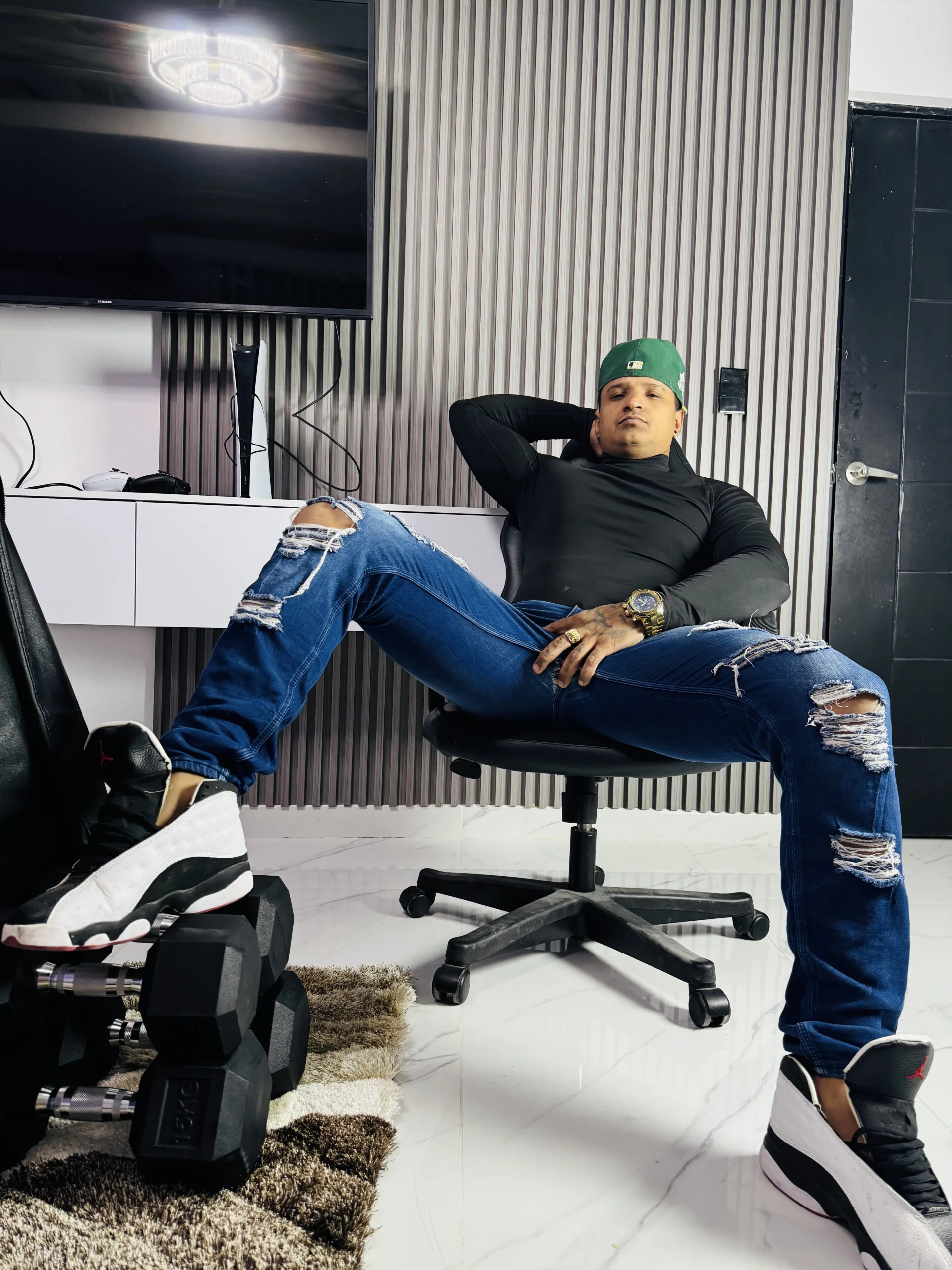 A cock and a pair of jeans can't look that perfect de master_jens  3 Imagens