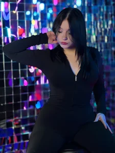 YourLittleDevilのGLOWS OF THE DEVILの 2枚の写真