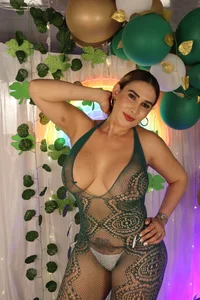 NahomiRoss San Patricio Sexy Foto 5
